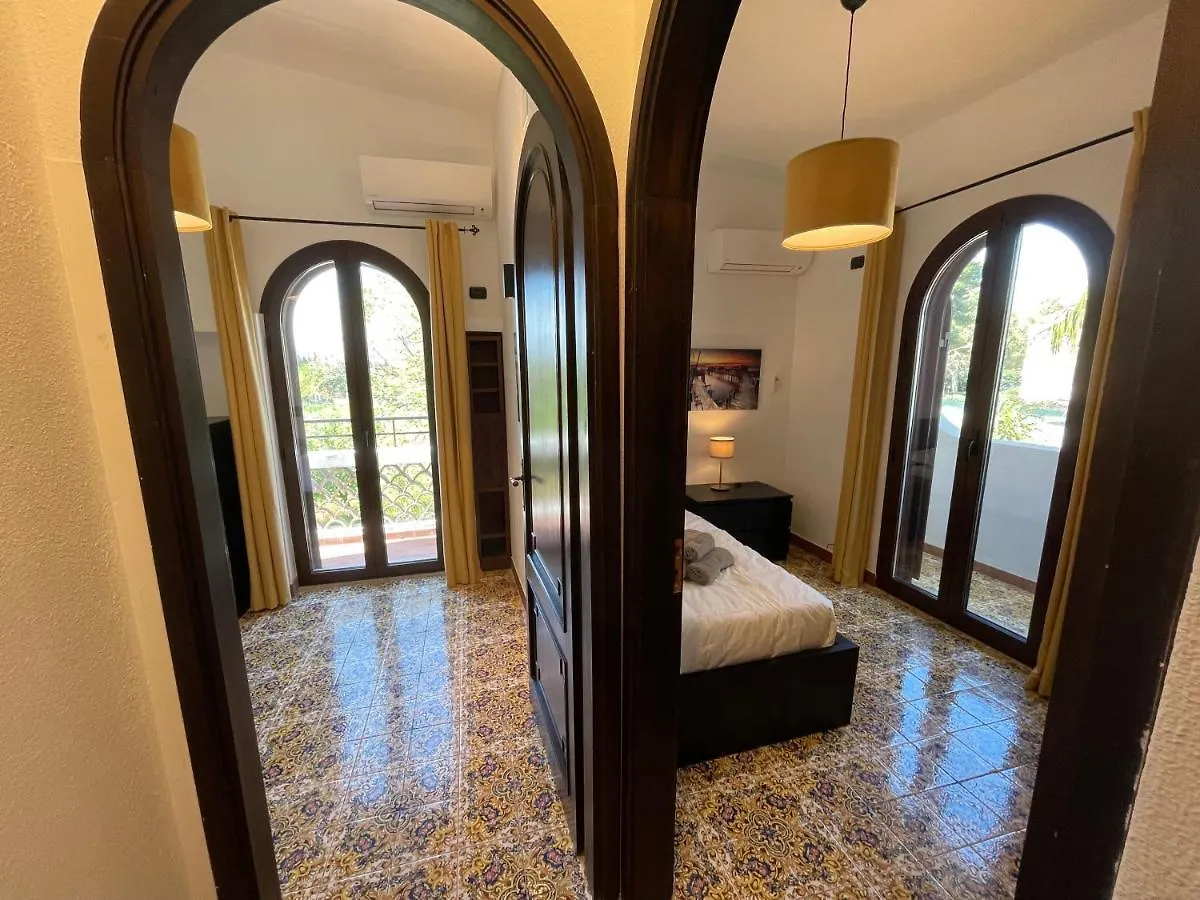 Appartement John Sea Suites Giardini-Naxos Italië
