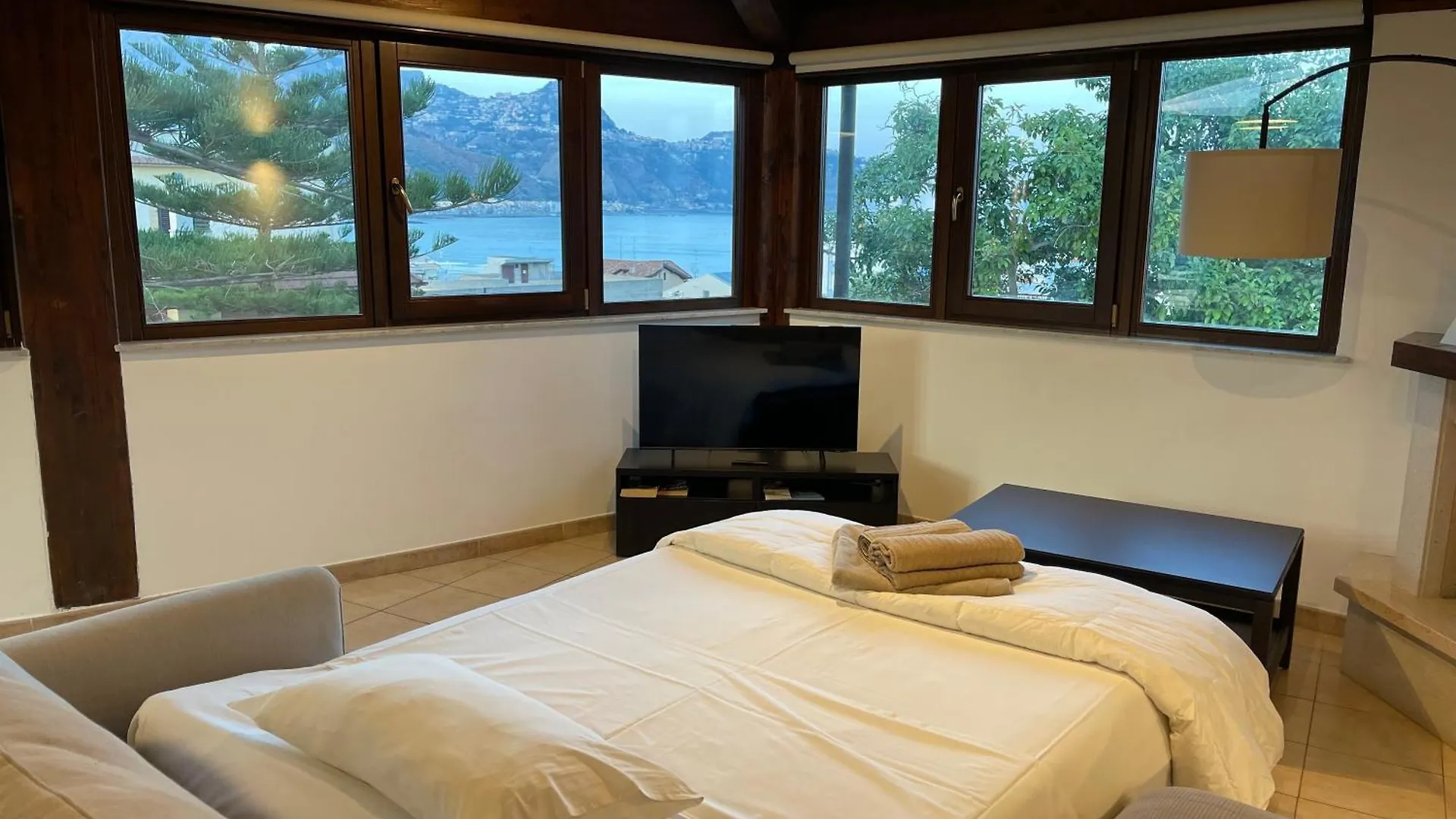 John Sea Suites Giardini-Naxos 0*,  Italië