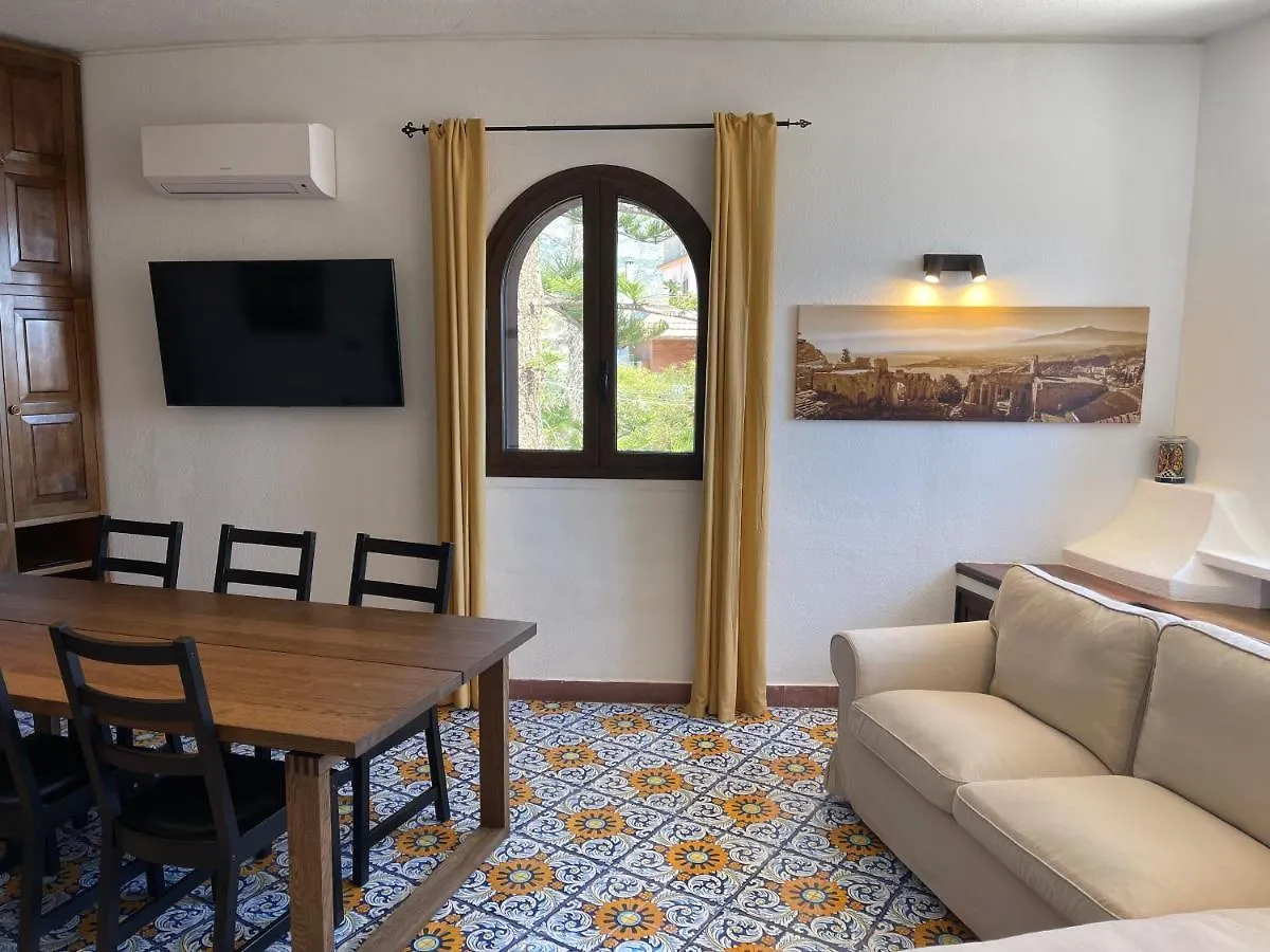 John Sea Suites Giardini Naxos 0*,